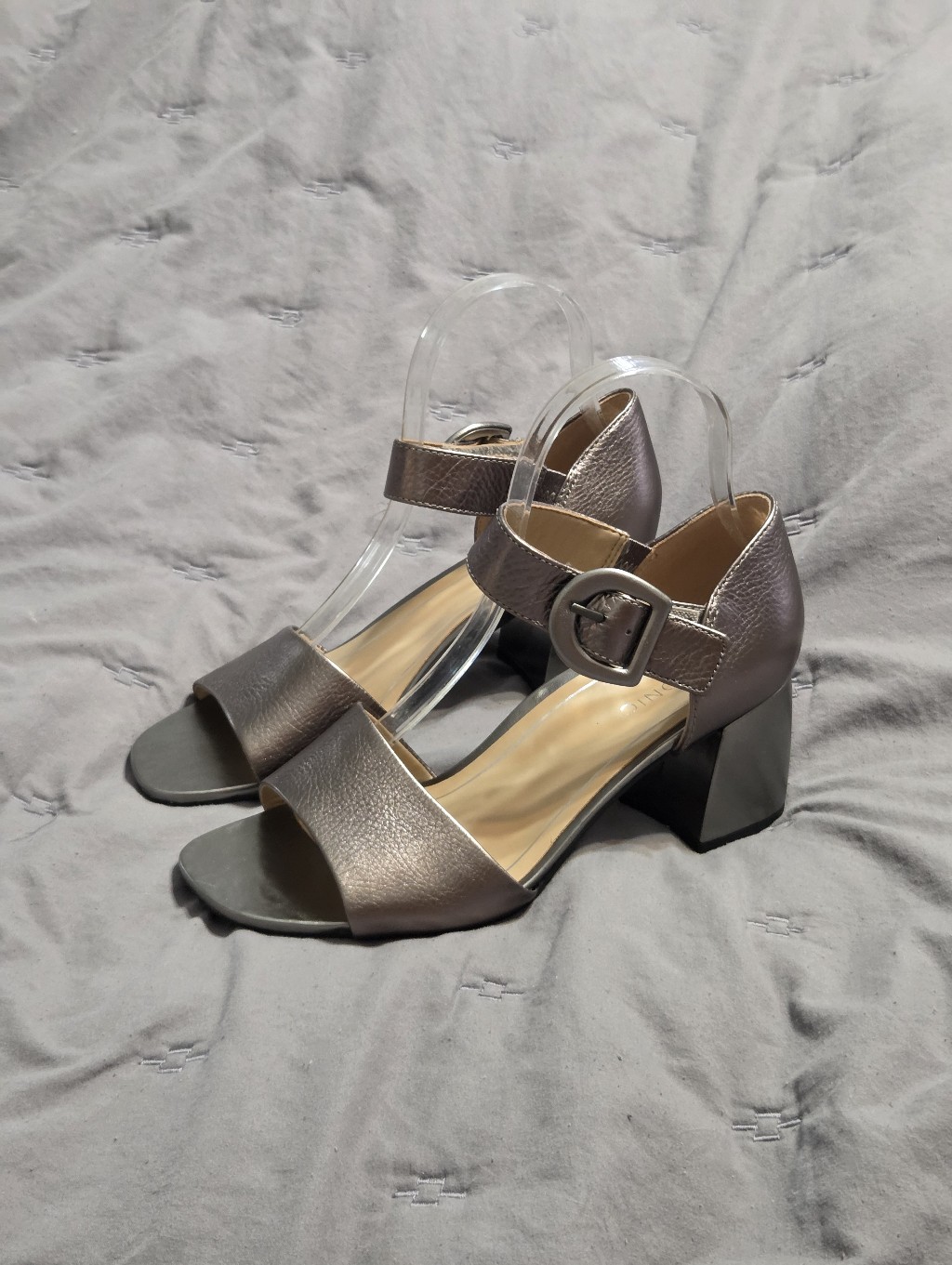 Vionic Chardonnay Ankle Straps Pewter Heels 7.5 Metallic Boho Wedding Minimalist